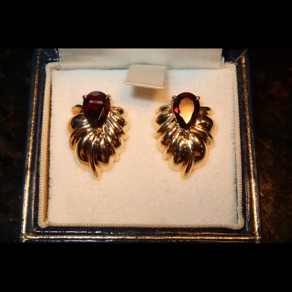 14k yellow gold garnet earrings - Picture 9 of 11
